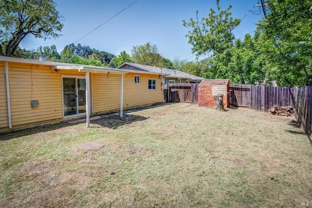 view of yard featuring a fenced backyard