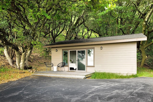 view of outbuilding featuring an outdoor structure