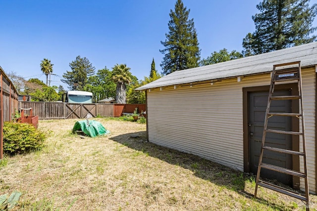 view of yard featuring an outdoor structure and a fenced backyard