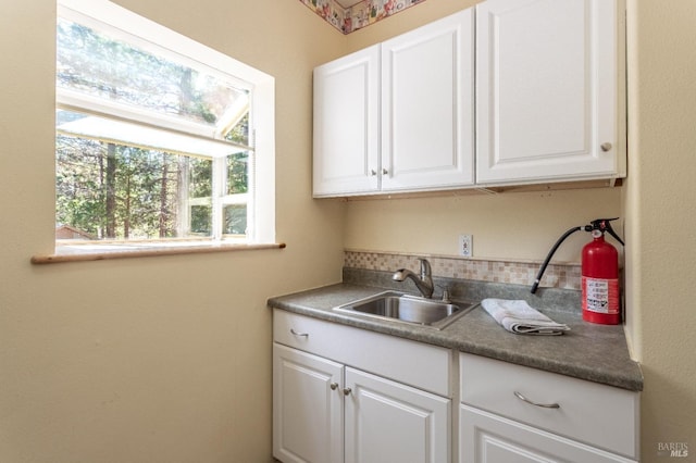 35600 Rock Creek Rd, Shingletown, CA 96088 - laundry area with a sink