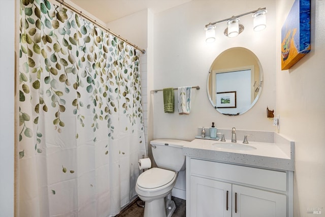 full bathroom featuring vanity, toilet, and a shower with shower curtain