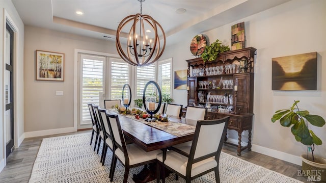 dining area featuring an inviting chandelier, visible vents, baseboards, recessed lighting, and light wood-type flooring