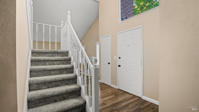 3087 Pecan Cir, Fairfield, CA 94533 - foyer featuring dark wood-type flooring, baseboards, a high ceiling, and stairway