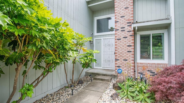3087 Pecan Cir, Fairfield, CA 94533 - doorway to property featuring brick siding and fence