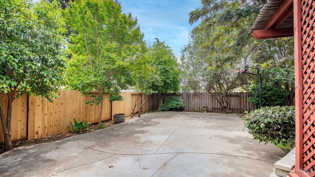 3087 Pecan Cir, Fairfield, CA 94533 - view of patio with a fenced backyard
