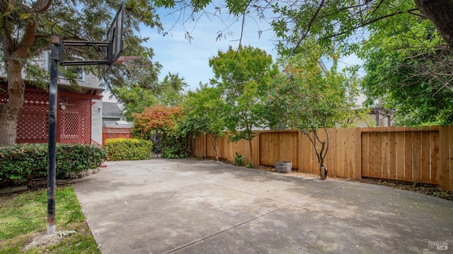 3087 Pecan Cir, Fairfield, CA 94533 - view of patio with a fenced backyard