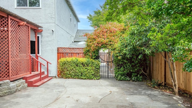 3087 Pecan Cir, Fairfield, CA 94533 - view of patio featuring entry steps and a fenced backyard