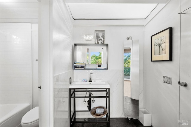 full bathroom featuring tile walls, toilet, and vanity