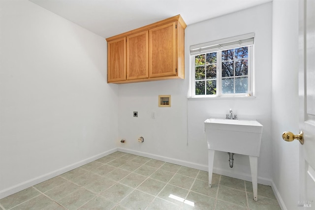 laundry area with baseboards, gas dryer hookup, hookup for a washing machine, hookup for an electric dryer, and cabinet space