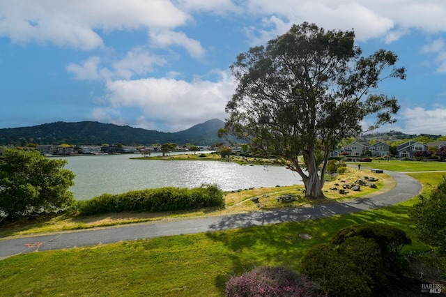 water view with a mountain view