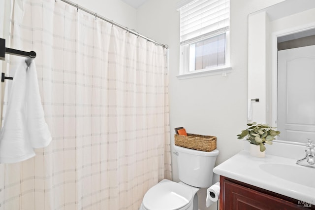 full bathroom featuring toilet, vanity, and a shower with curtain