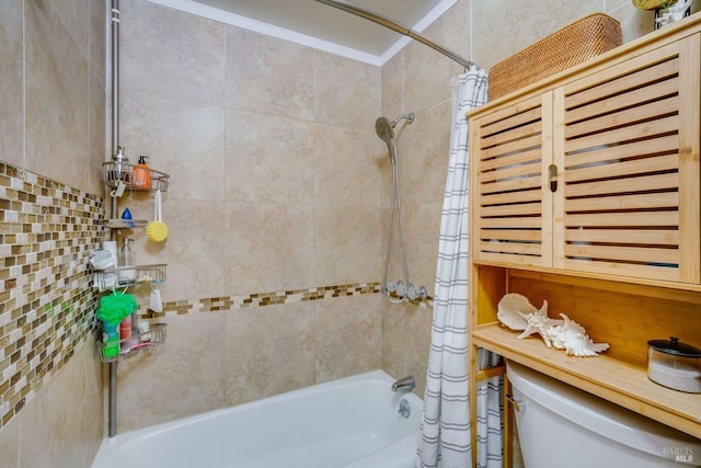 full bath featuring shower / bath combo with shower curtain, toilet, and ornamental molding