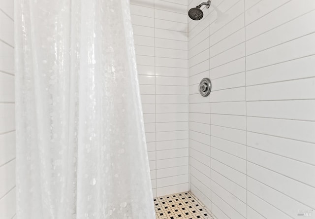 824 W St, Petaluma, CA 94952 - full bathroom featuring tiled shower