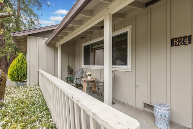 824 W St, Petaluma, CA 94952 - entrance to property featuring board and batten siding