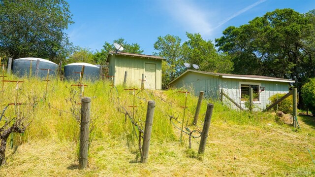 2267 Westside Rd, Healdsburg, CA 95448 - view of yard with an outbuilding