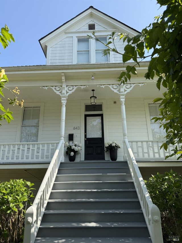 643 3rd St, Napa, CA 94559 - entrance to property with a porch