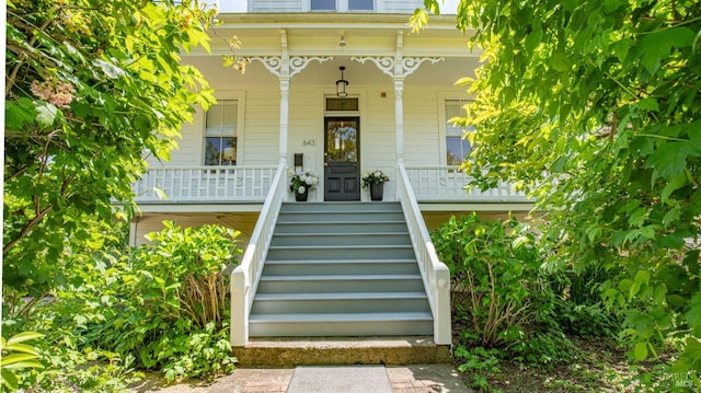 643 3rd St, Napa, CA 94559 - property entrance with a porch