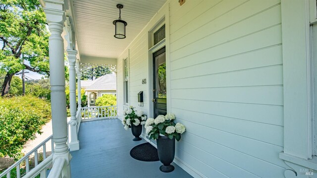 643 3rd St, Napa, CA 94559 - balcony with covered porch