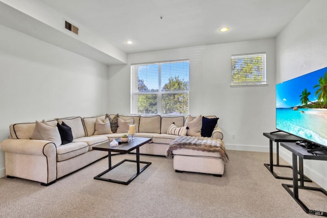living area with carpet floors, baseboards, visible vents, and recessed lighting