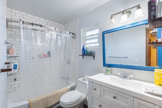 689 Rio Vista Dr, Napa, CA 94558 - bathroom with toilet, shower / bath combo with shower curtain, and vanity