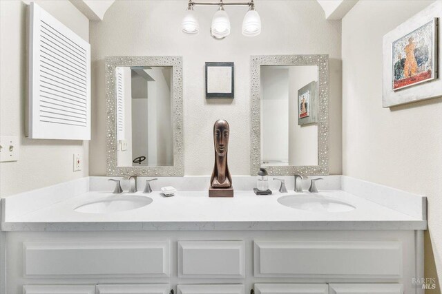 822 2nd St W, Sonoma, CA 95476 - full bath with a sink and double vanity