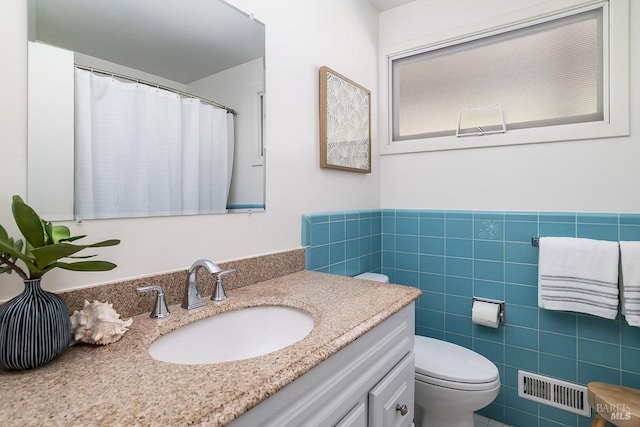 15 Junipero Serra Ave, San Rafael, CA 94901 - full bathroom with toilet, vanity, wainscoting, a shower with curtain, and tile walls