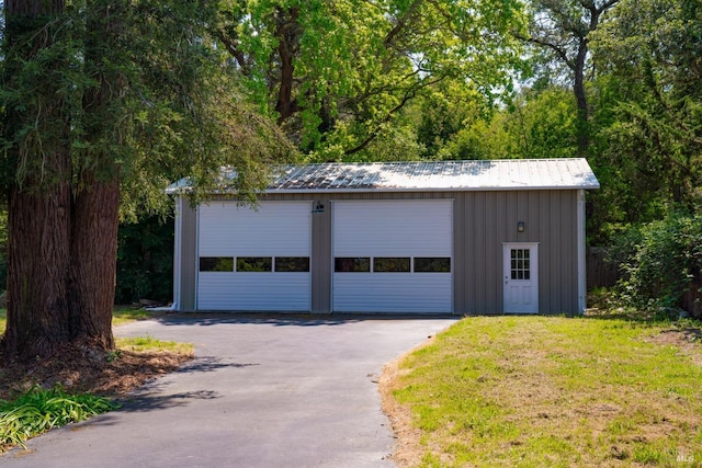 7301 Baker Ln, Sebastopol, CA 95472 - view of detached garage