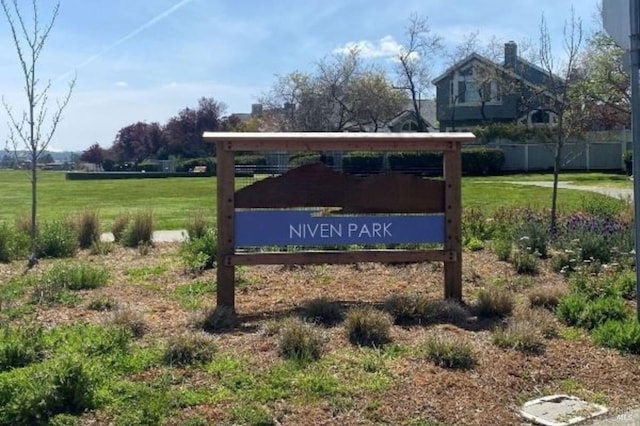 view of community / neighborhood sign