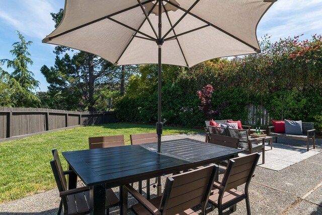 view of yard with a patio area