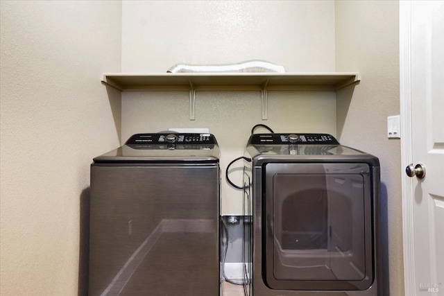 566 Chaparral Loop, Vacaville, CA 95688 - laundry area with washing machine and dryer