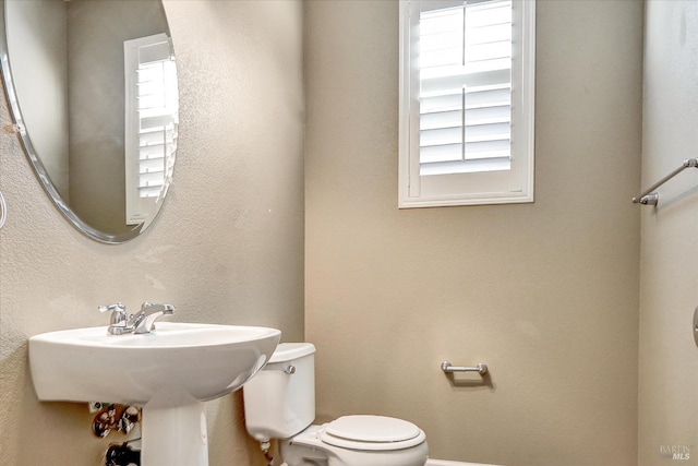 566 Chaparral Loop, Vacaville, CA 95688 - bathroom with toilet and a sink