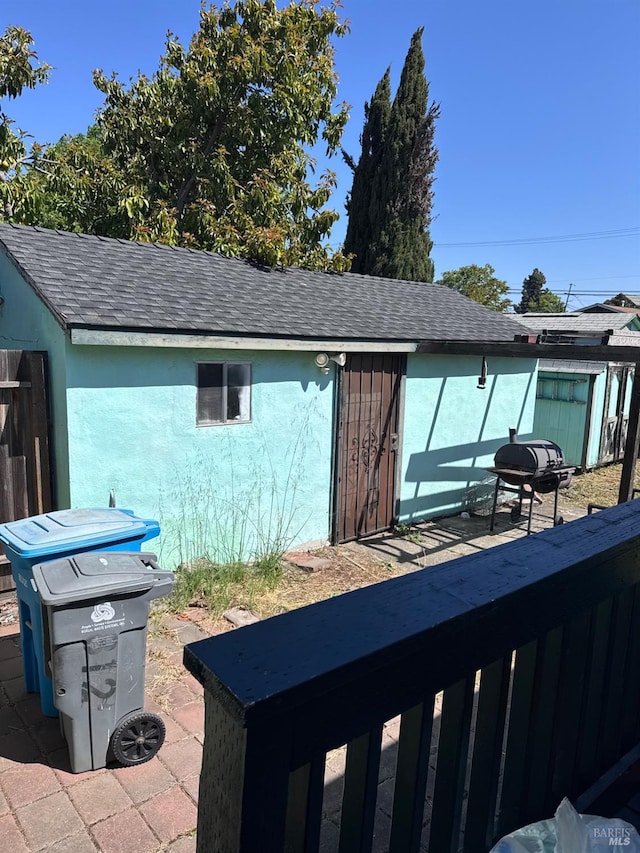 812 Grant St, Vallejo, CA 94590 - view of property exterior featuring stucco siding and a shingled roof
