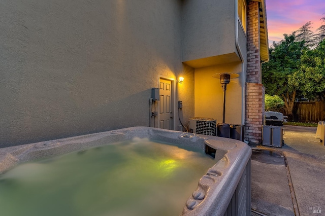 587 El Capitan Dr, Danville, CA 94526 - doorway to property with a hot tub and stucco siding