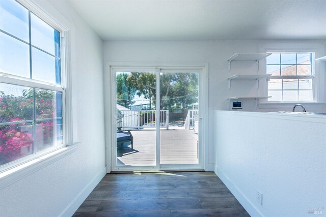 7 Sims Ave, Vallejo, CA 94590 - entryway featuring baseboards and dark wood-style flooring