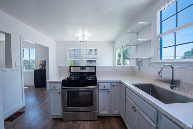 7 Sims Ave, Vallejo, CA 94590 - kitchen with gas stove, a sink, plenty of natural light, and dark wood-style floors
