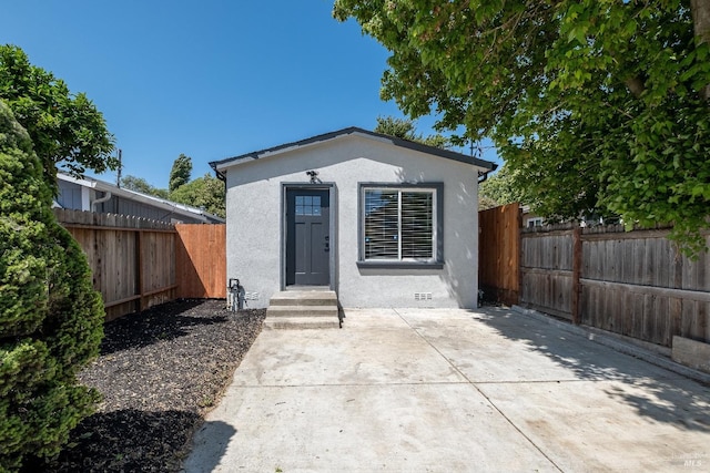 513 Verde Ave, Richmond, CA 94801 - view of outdoor structure featuring a fenced backyard