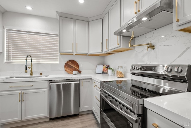 513 Verde Ave, Richmond, CA 94801 - kitchen with appliances with stainless steel finishes, exhaust hood, a sink, recessed lighting, and light wood-type flooring