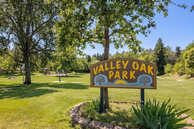 community sign featuring a lawn
