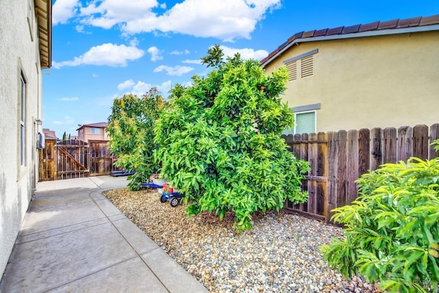 212 Via Del Sol, Vacaville, CA 95687 - view of yard featuring fence and a gate