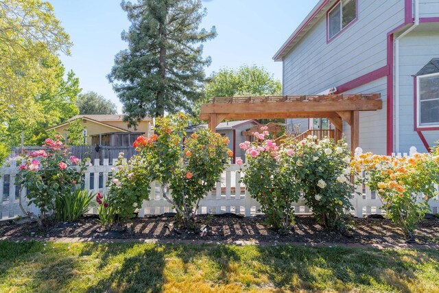 3756 Cano Ct, Napa, CA 94558 - view of yard with fence