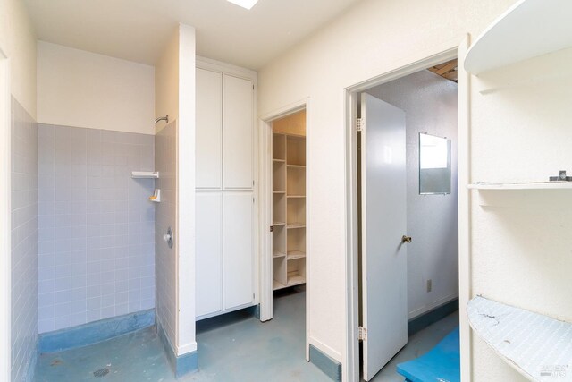3756 Cano Ct, Napa, CA 94558 - full bathroom with tiled shower and concrete flooring