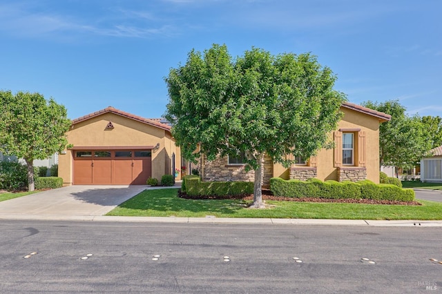 421 Redmont Ln, Rio Vista, CA 94571 - view of front of house featuring stucco siding, driveway, a garage, stone siding, and a front yard
