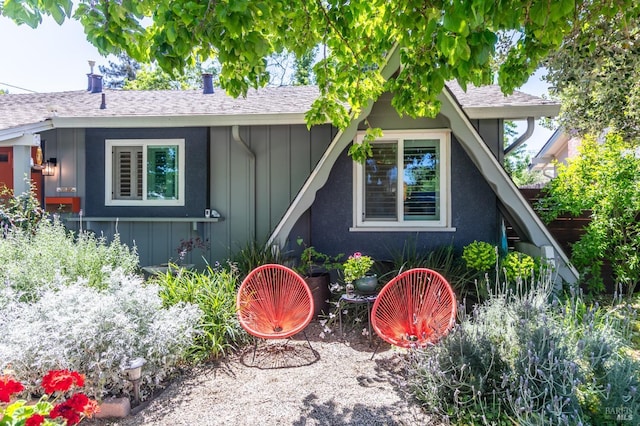 464 Azalea Way, Vacaville, CA 95688 - view of front of property featuring board and batten siding and roof with shingles