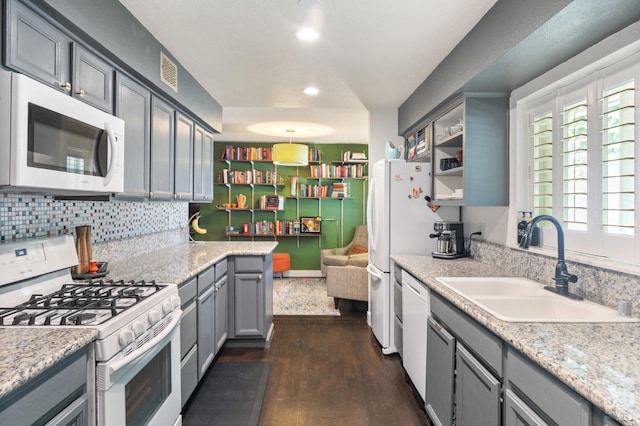 464 Azalea Way, Vacaville, CA 95688 - kitchen with white appliances, a sink, gray cabinets, tasteful backsplash, and recessed lighting