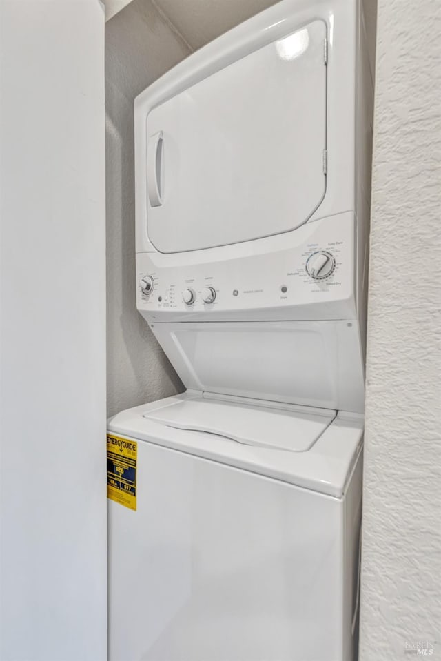 3183 Wayside Plz Unit 319, Walnut Creek, CA 94597 - clothes washing area featuring stacked washer and clothes dryer and a textured wall