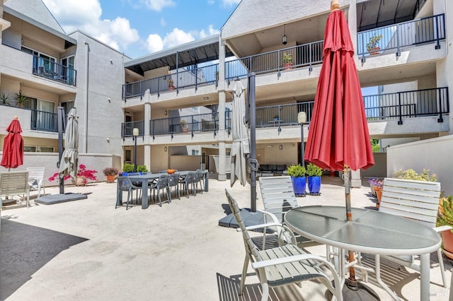 3183 Wayside Plz Unit 319, Walnut Creek, CA 94597 - view of patio with outdoor dining area