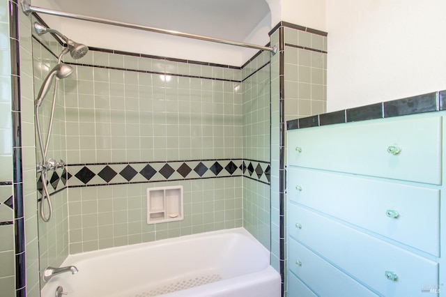 1124 Tuolumne St, Vallejo, CA 94590 - full bathroom with tub / shower combination