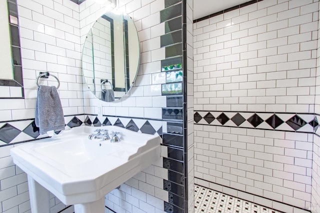 1124 Tuolumne St, Vallejo, CA 94590 - bathroom featuring tile walls and a sink