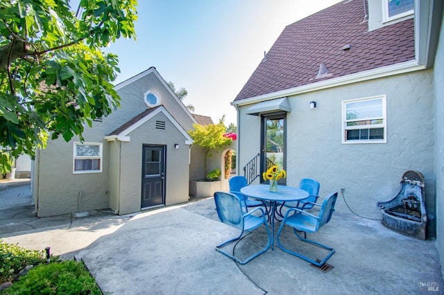 1124 Tuolumne St, Vallejo, CA 94590 - view of patio / terrace with outdoor dining space