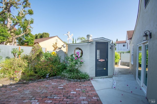 1124 Tuolumne St, Vallejo, CA 94590 - view of patio with a fenced backyard and an outdoor structure